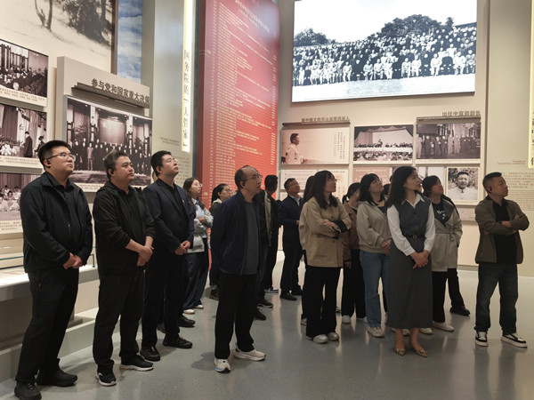 傳承革命精神，凝聚奮進力量——公司第一、第六黨支部聯合開展主題黨日活動